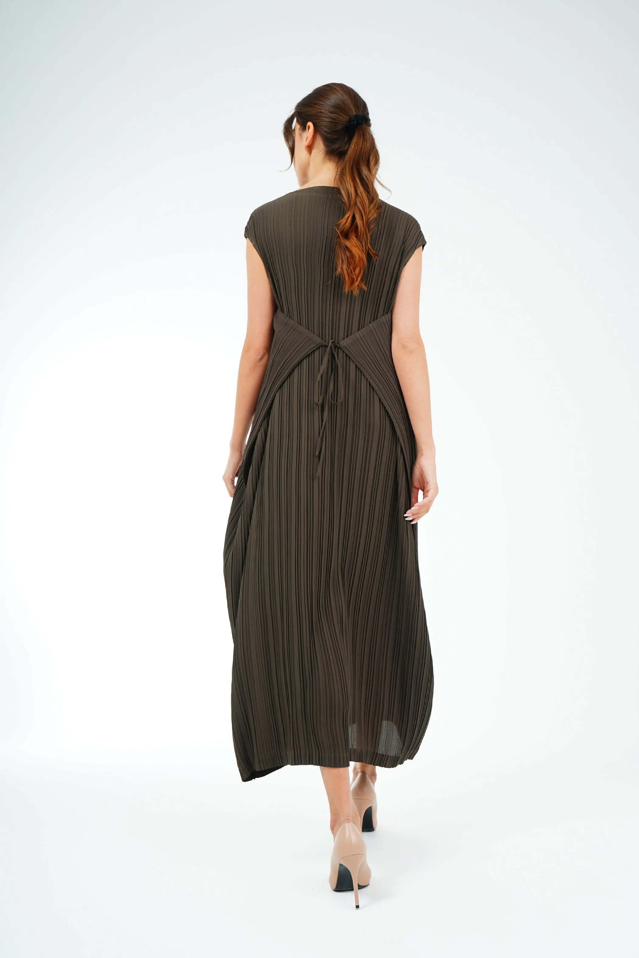 Dany Pleated Dress With Waist String