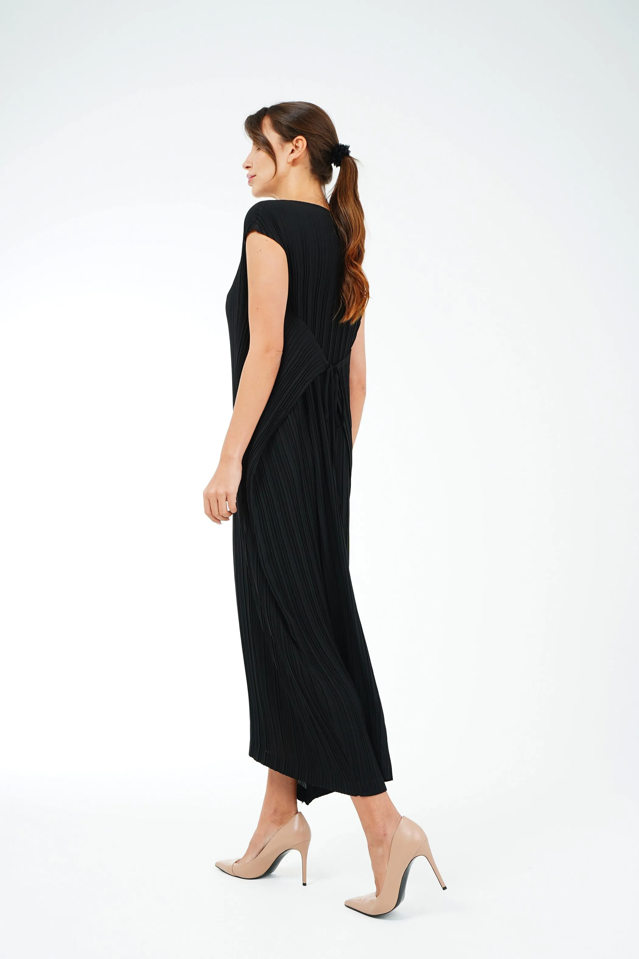 Dany Pleated Dress With Waist String