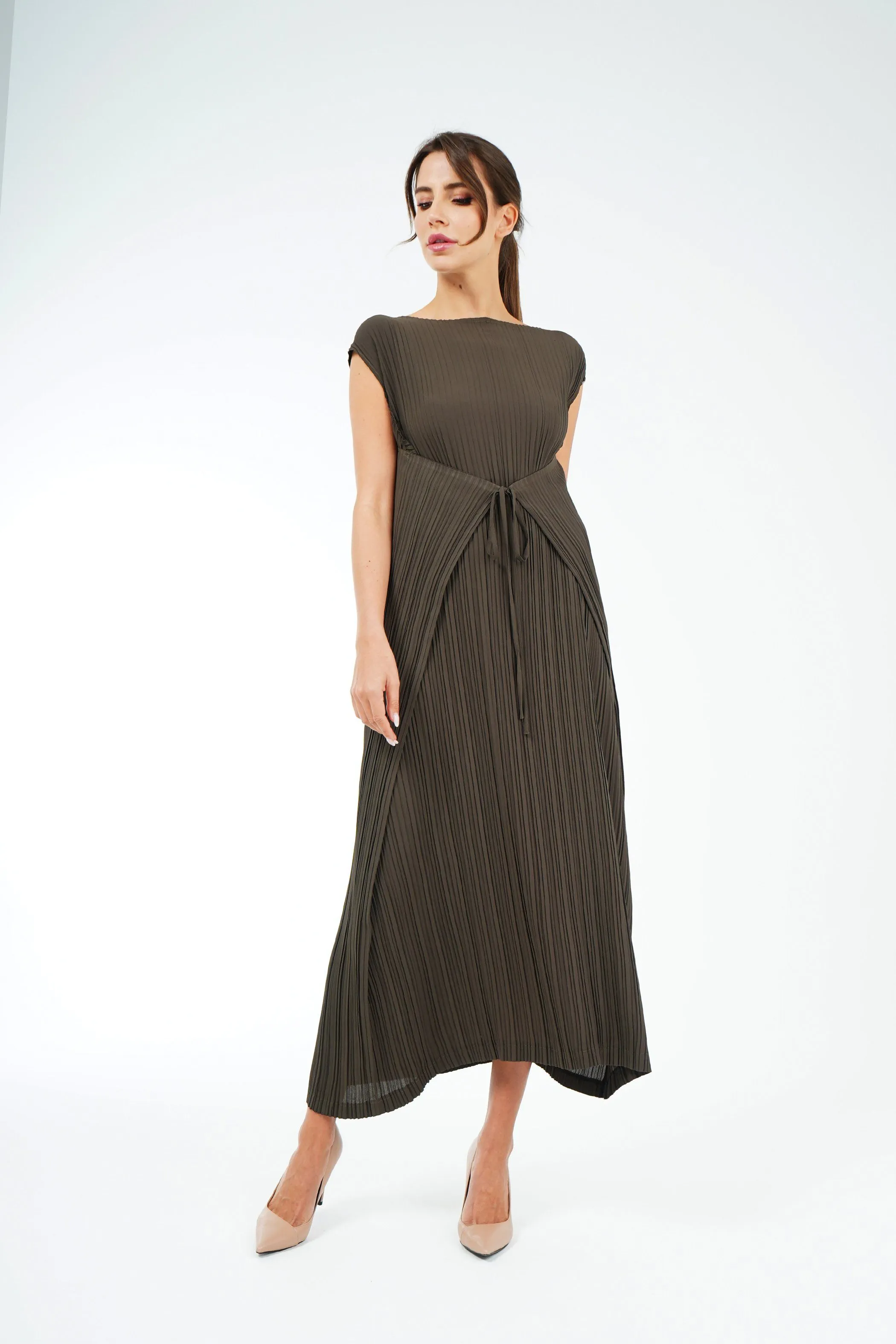 Dany Pleated Dress With Waist String