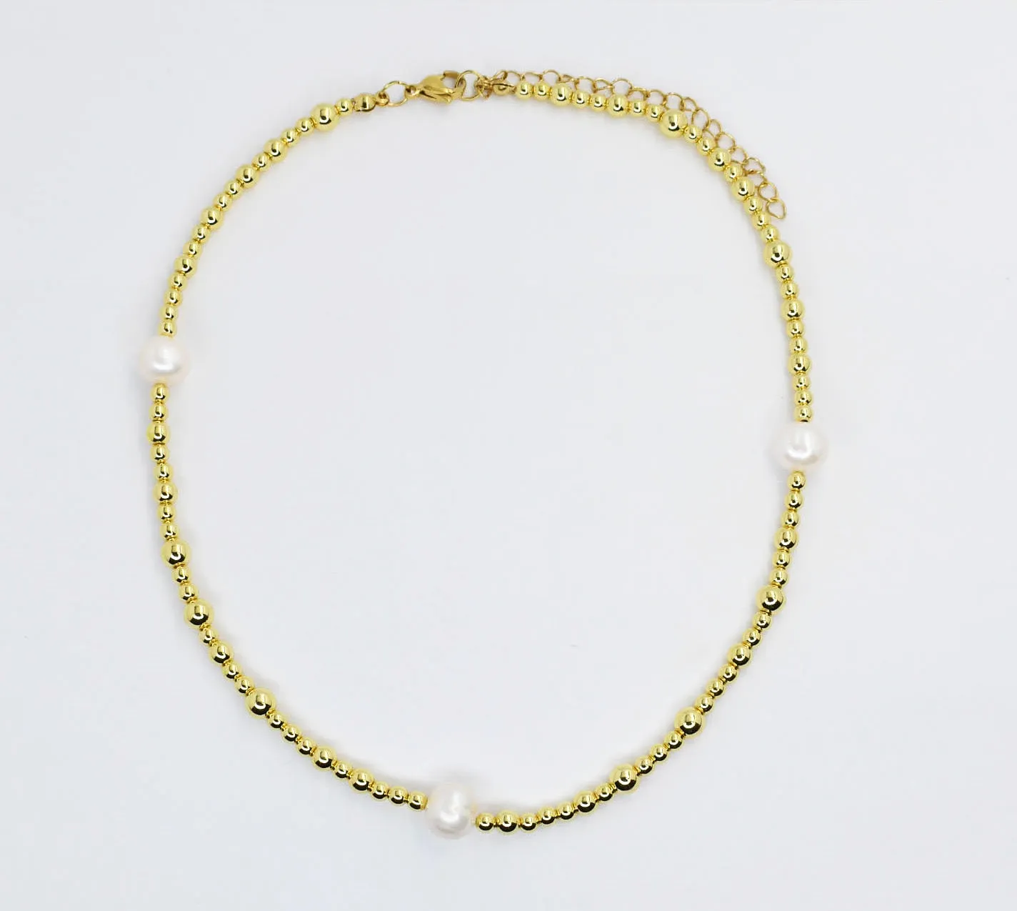 Gold Beaded Necklace With 3 Pearls N59