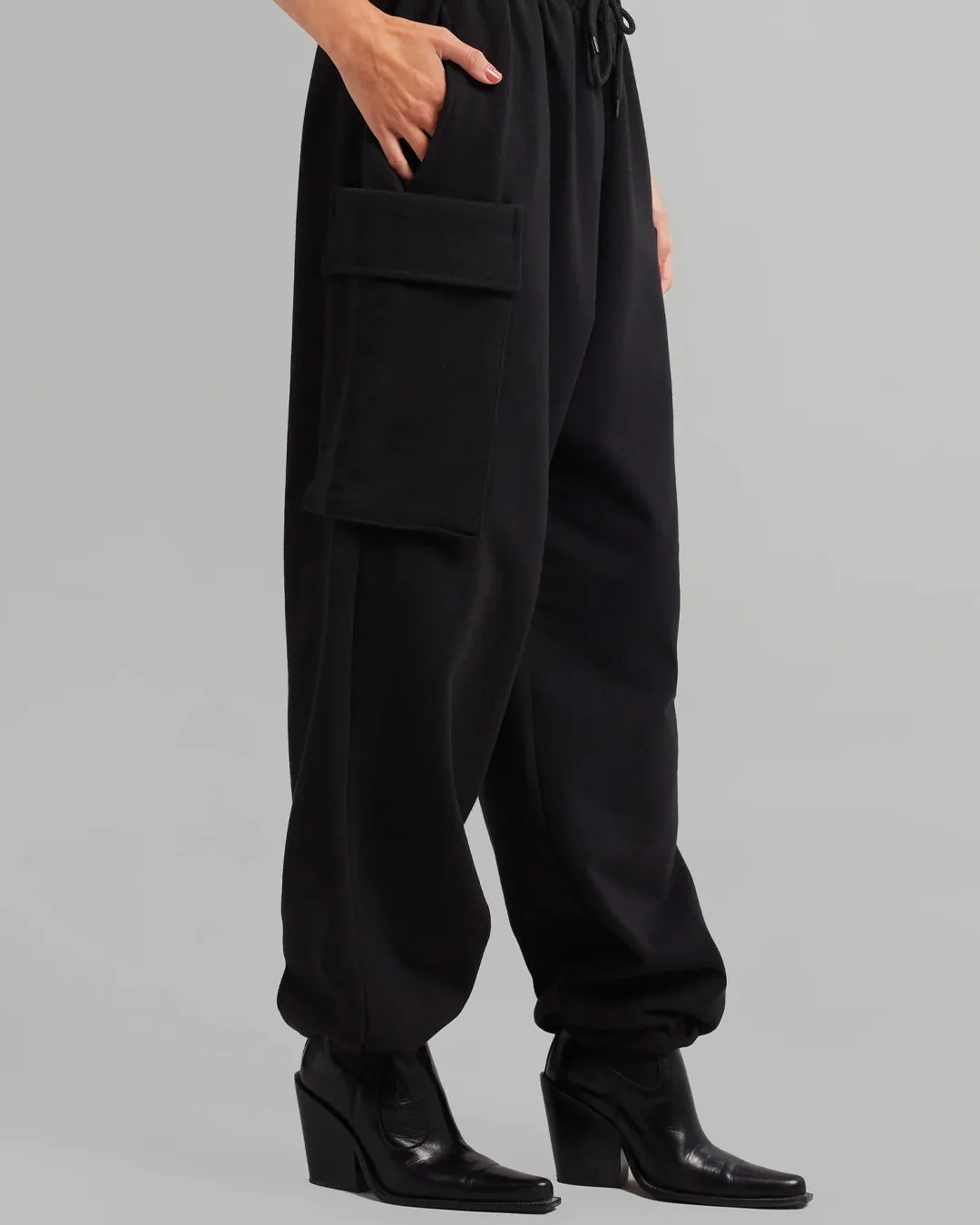 High Waist Wide Balloon Fit Cargo Pant In Black