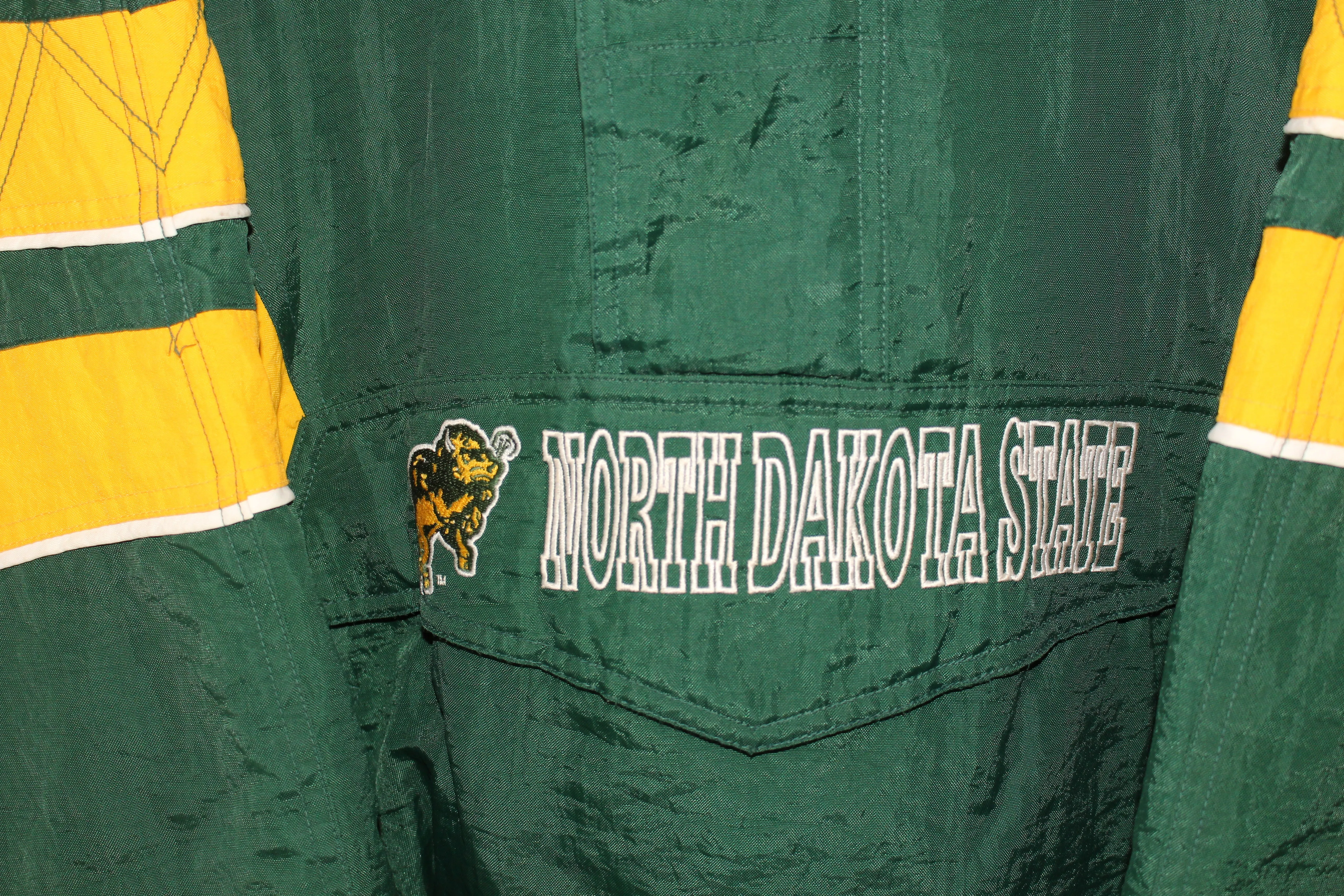 North Dakota State University Bison Starter Pullover (XL)