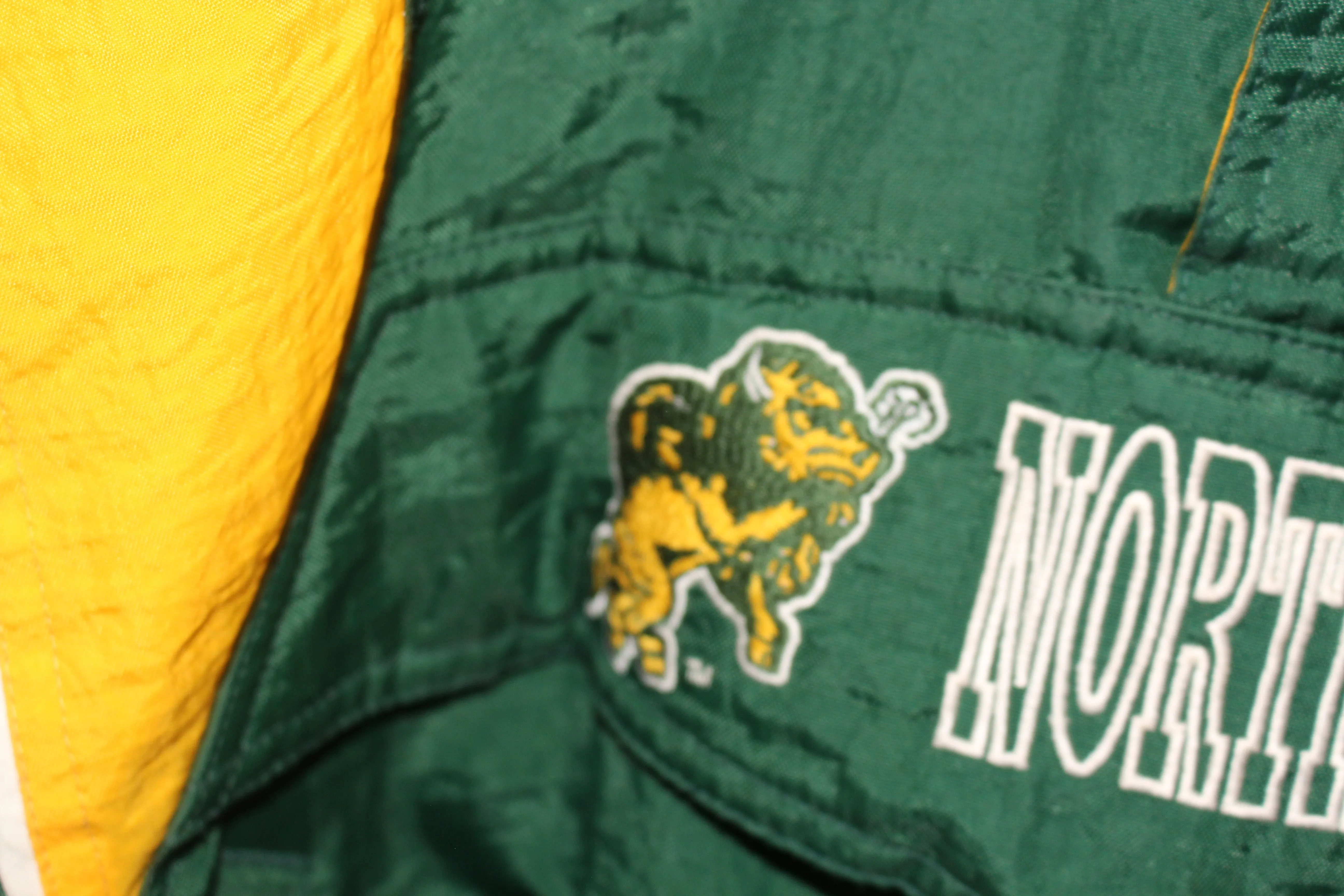 North Dakota State University Bison Starter Pullover (XL)