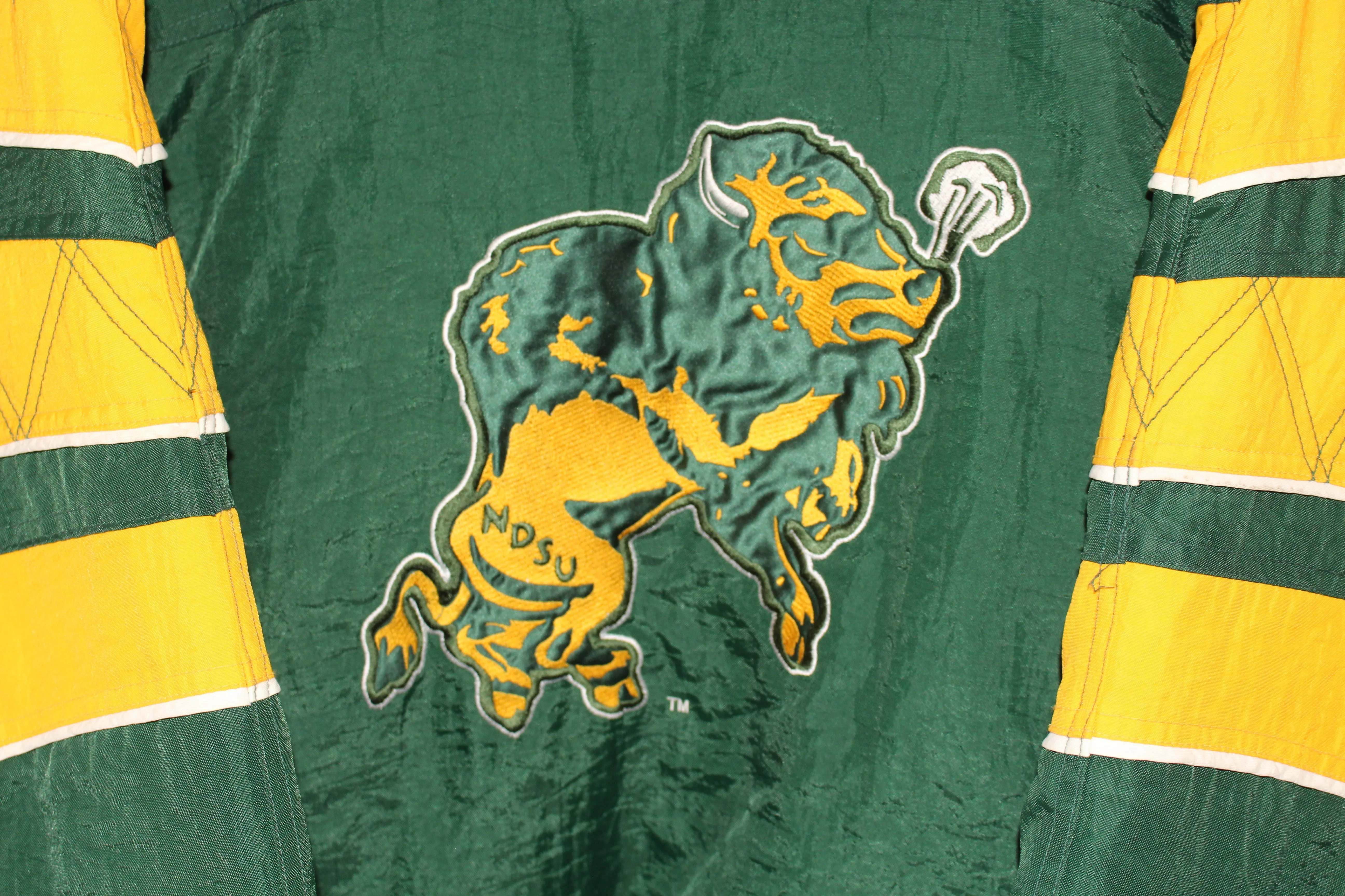 North Dakota State University Bison Starter Pullover (XL)